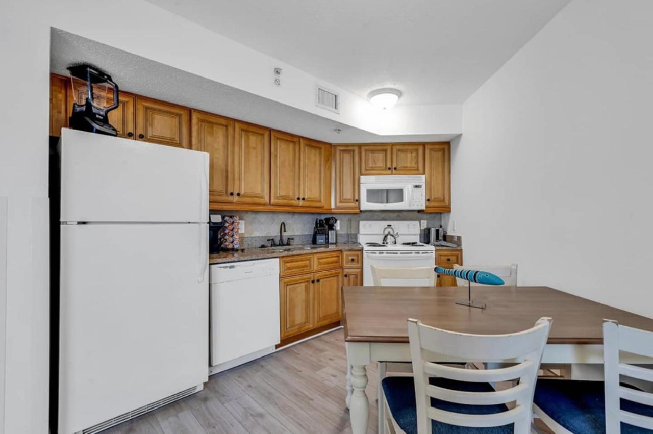 Beachfront, Spacious King Suite With Resort Access, Free Parking! Myrtle Beach Exterior foto