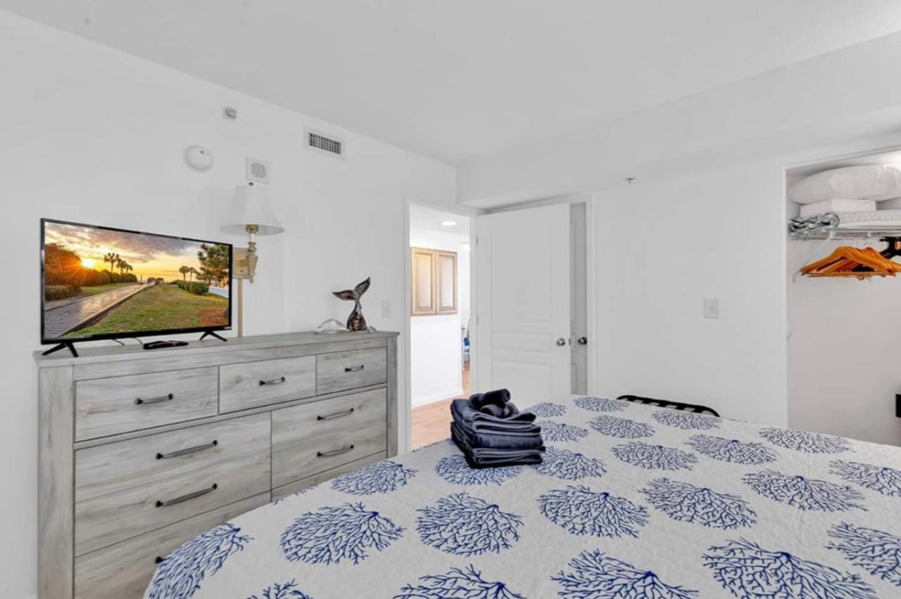 Beachfront, Spacious King Suite With Resort Access, Free Parking! Myrtle Beach Exterior foto
